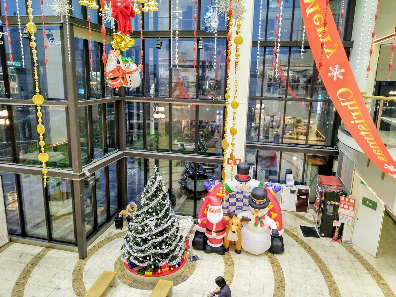 アピア1ふれあい広場のクリスマス装飾2019