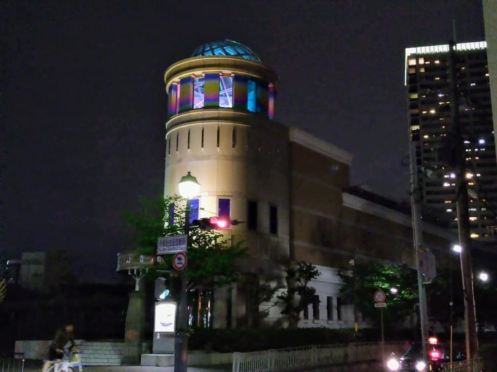 手塚治虫記念館ブルーライトアップ