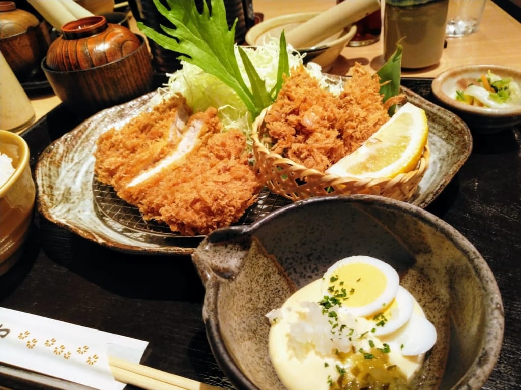 かつアンドかつの「広島の牡蠣フライとロースかつ膳」
