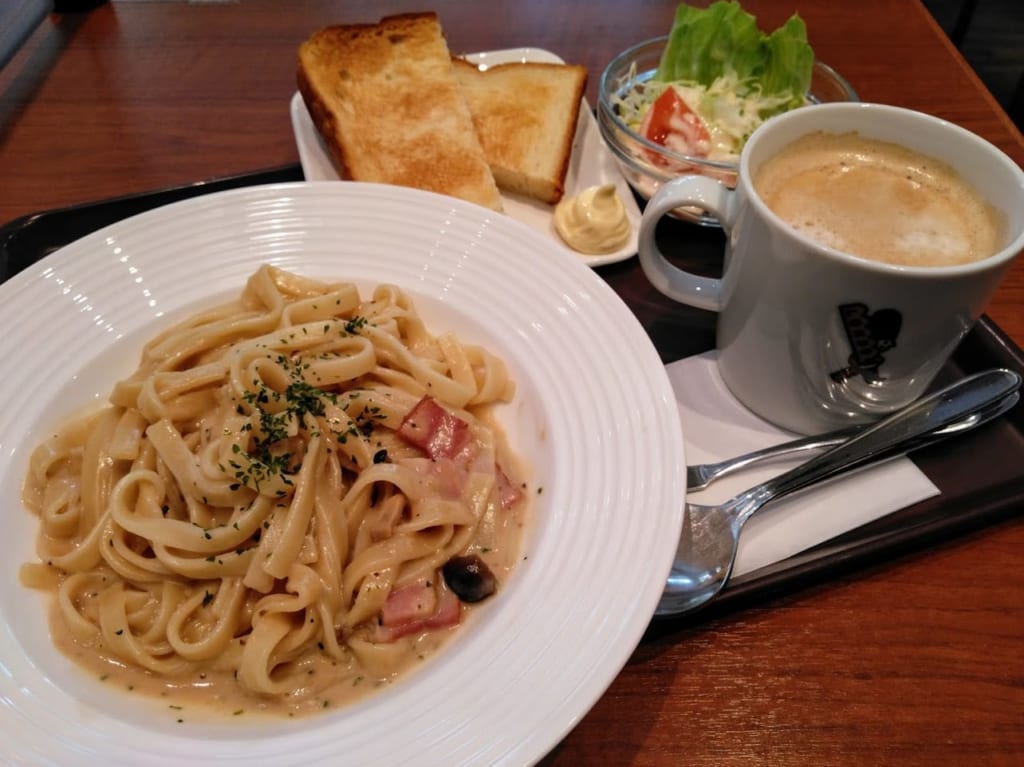 ベーカリーカフェロンドンのポルチーニクリームパスタ
