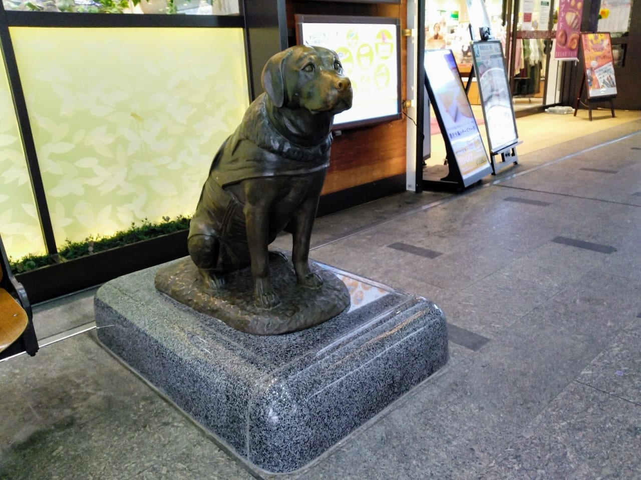 JR宝塚駅前のシンシア像