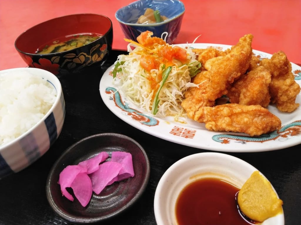 「栄飯店」のとり天ランチ