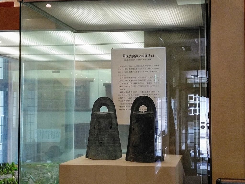 四区画袈裟襷紋銅鐸複製