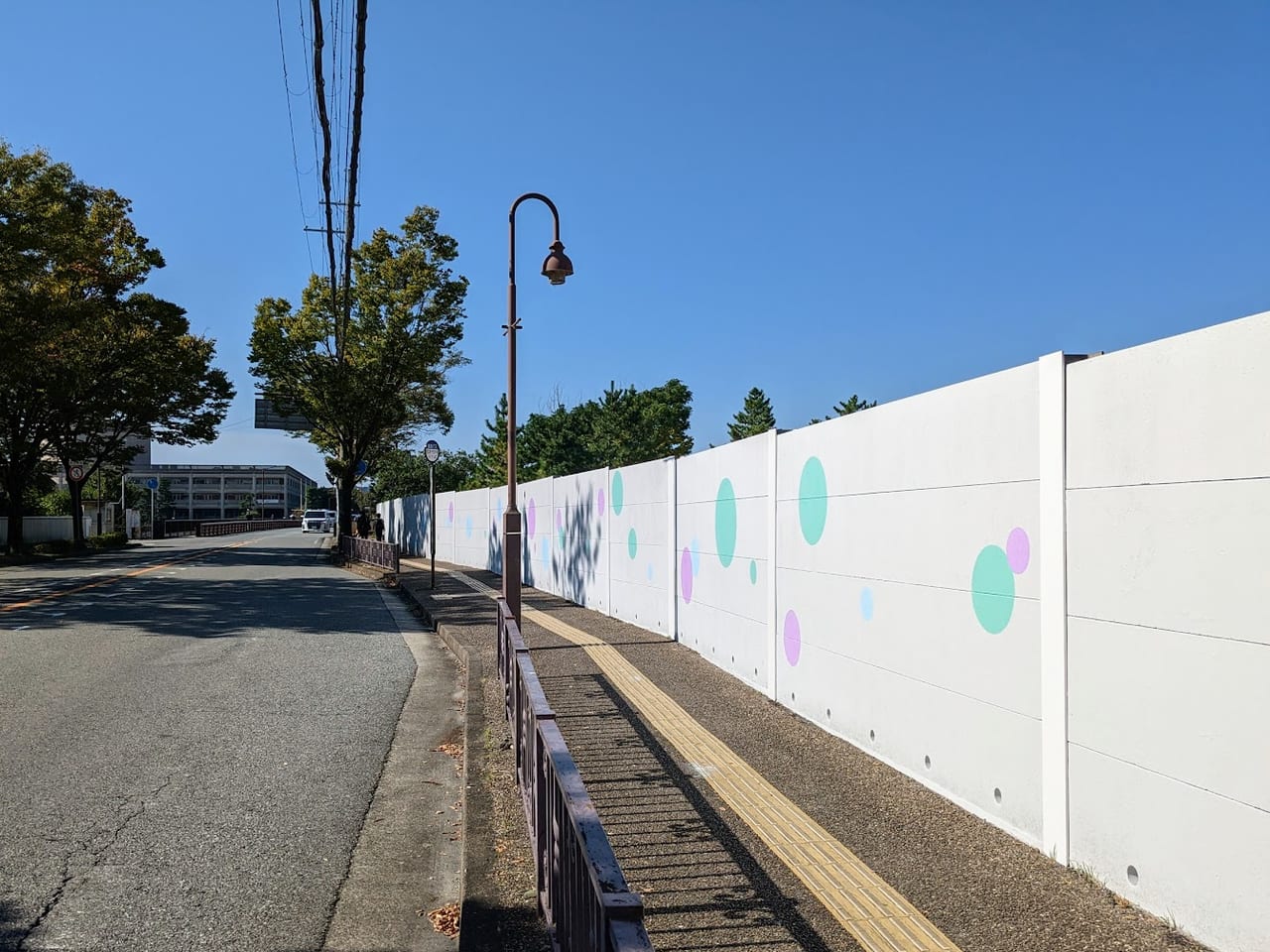 宝塚中学校東側壁面が塗り替えられました