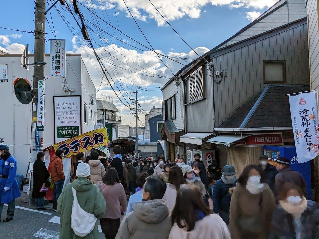 清荒神参道の賑わい