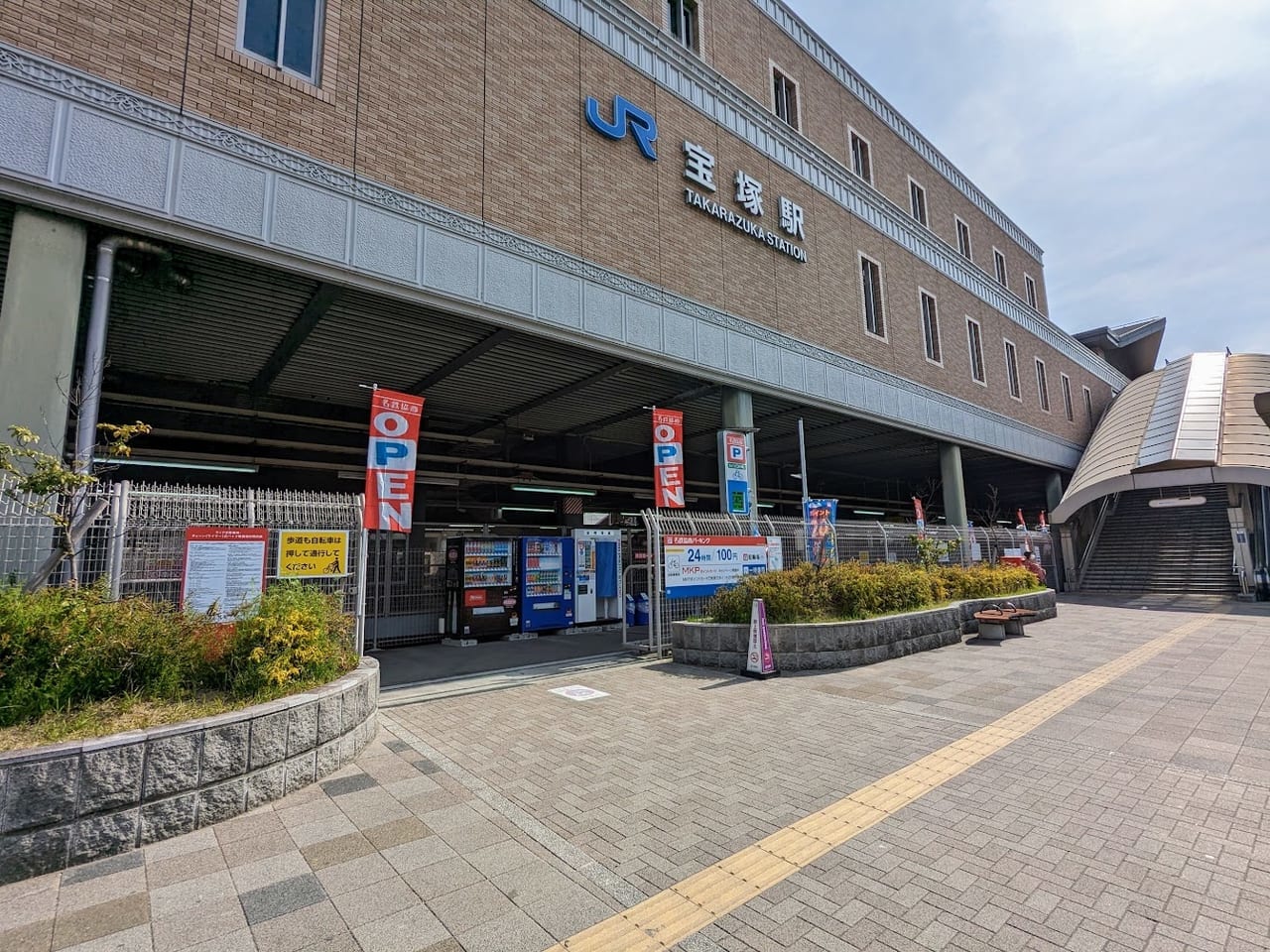 JR宝塚駅前駐輪場