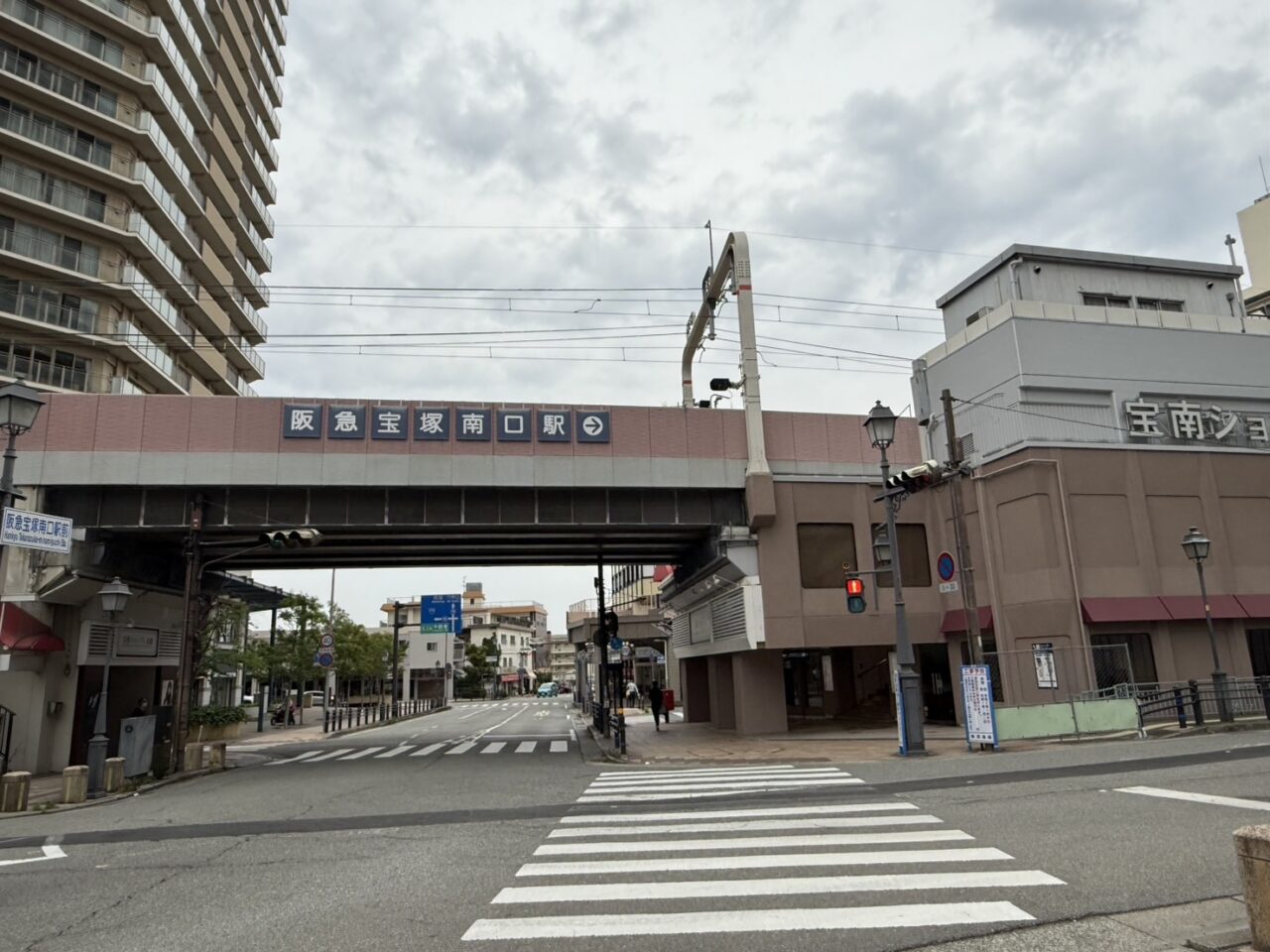 宝塚南口駅駅前
