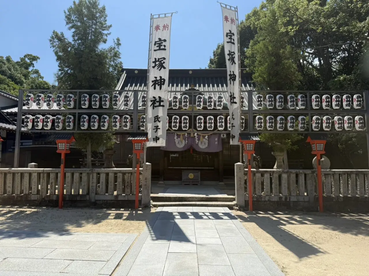 宝塚神社境内