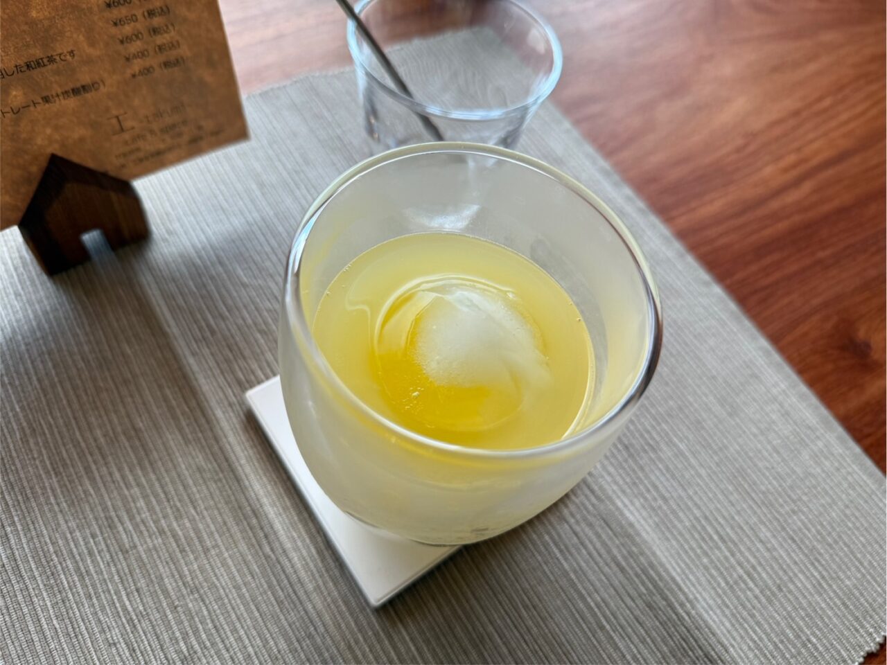 cafe＆space工のジュースの中の丸い氷