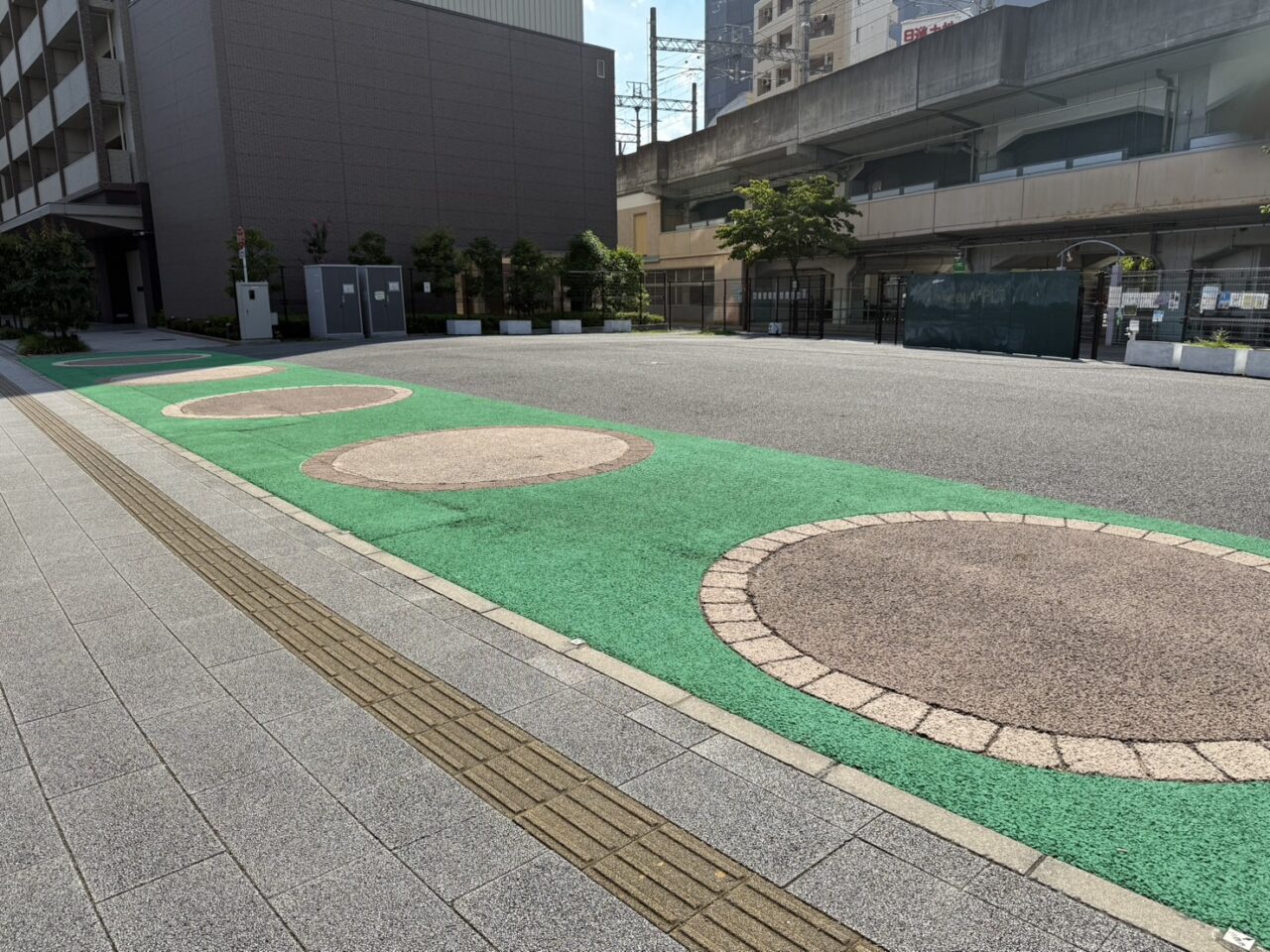 藤ノ木さんかく広場２