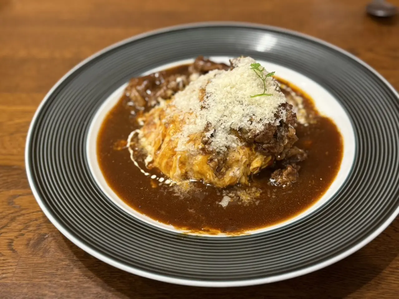 ロムレットの黒毛和牛のオムライスふわふわチーズがけ