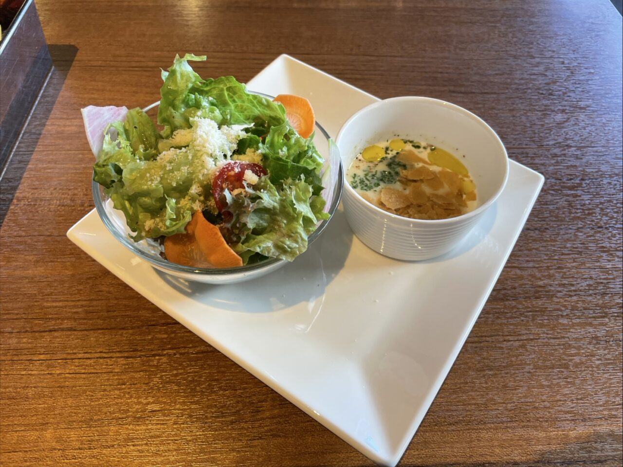 エノテカバッコサラダとスープ