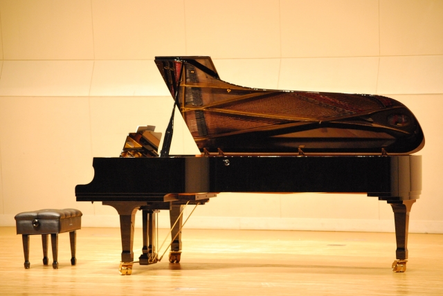 舞台のピアノ