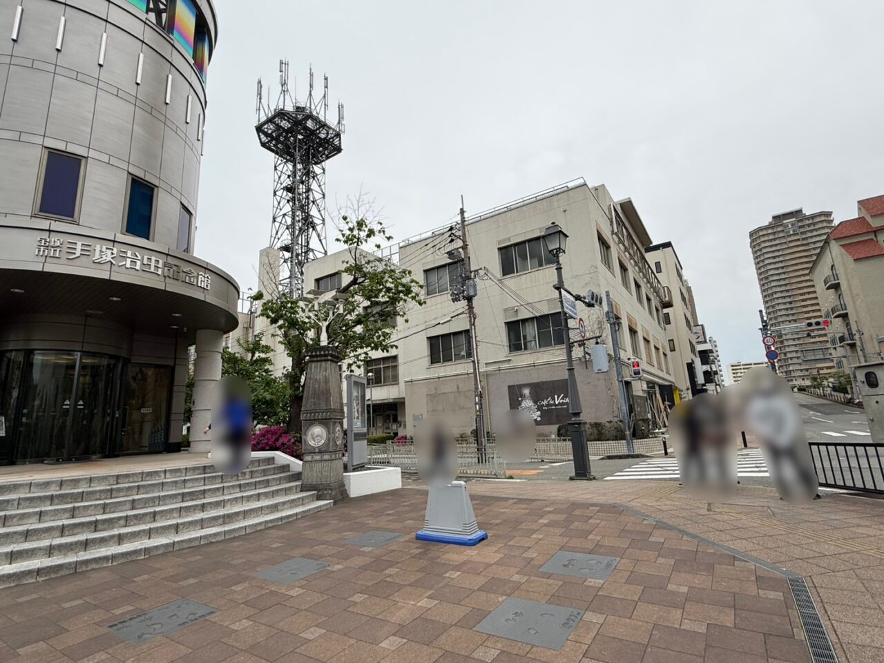 手塚治虫記念館横のビル